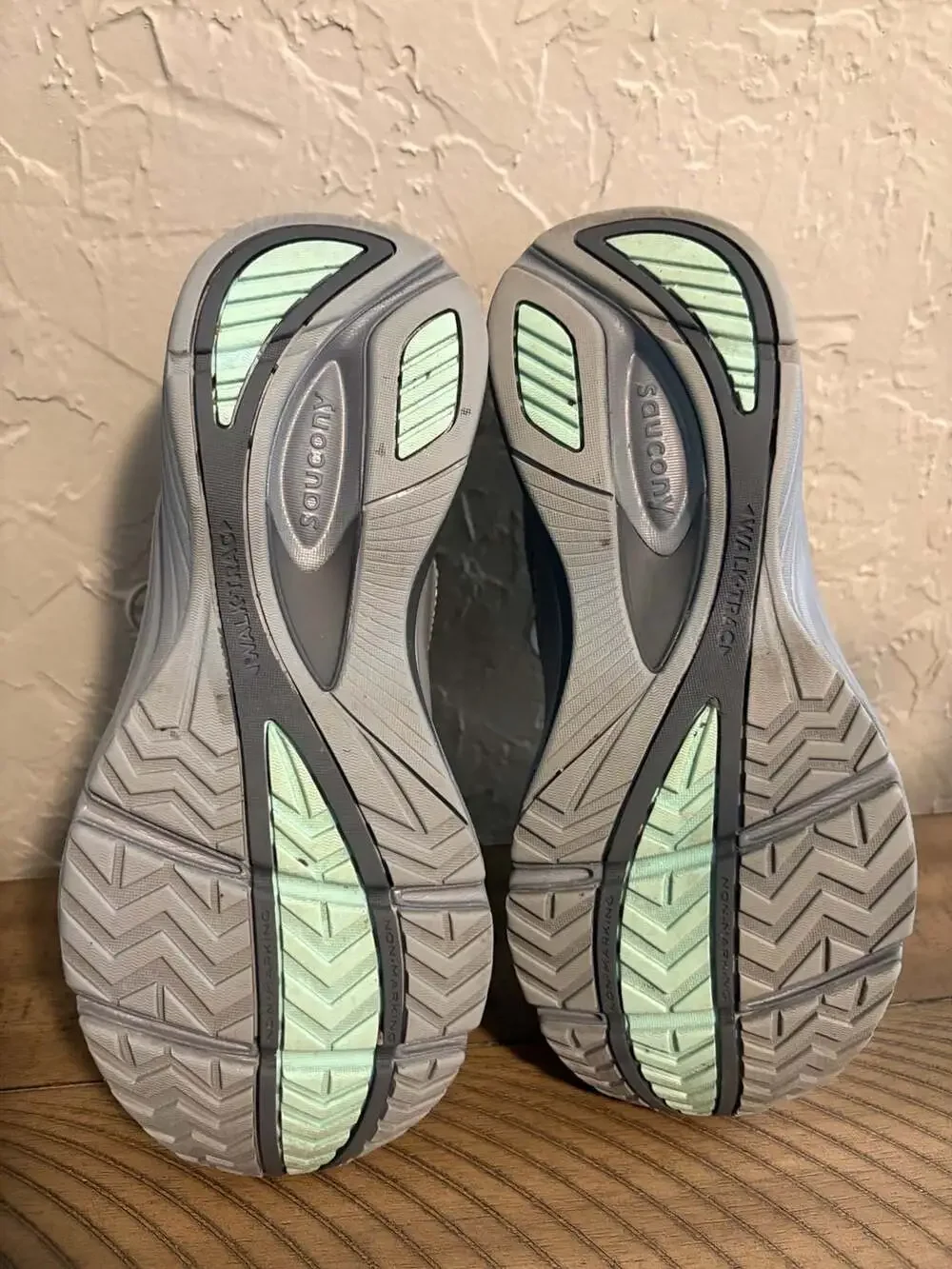 Saucony Women's size 8 Integrity Walker 3 Walking Shoes in Grey  (5)